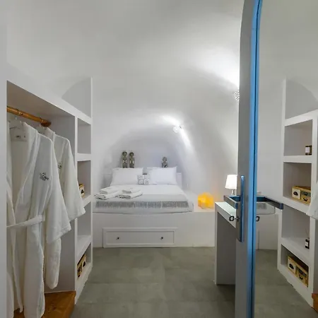 Volcave Suites Karterados  Exterior photo